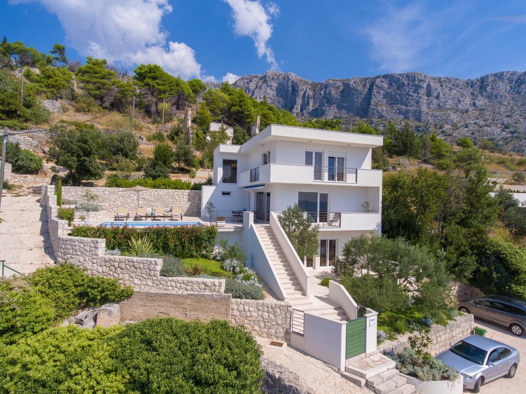 Luxury Villa Mala พอดโกรา ภายนอก รูปภาพ